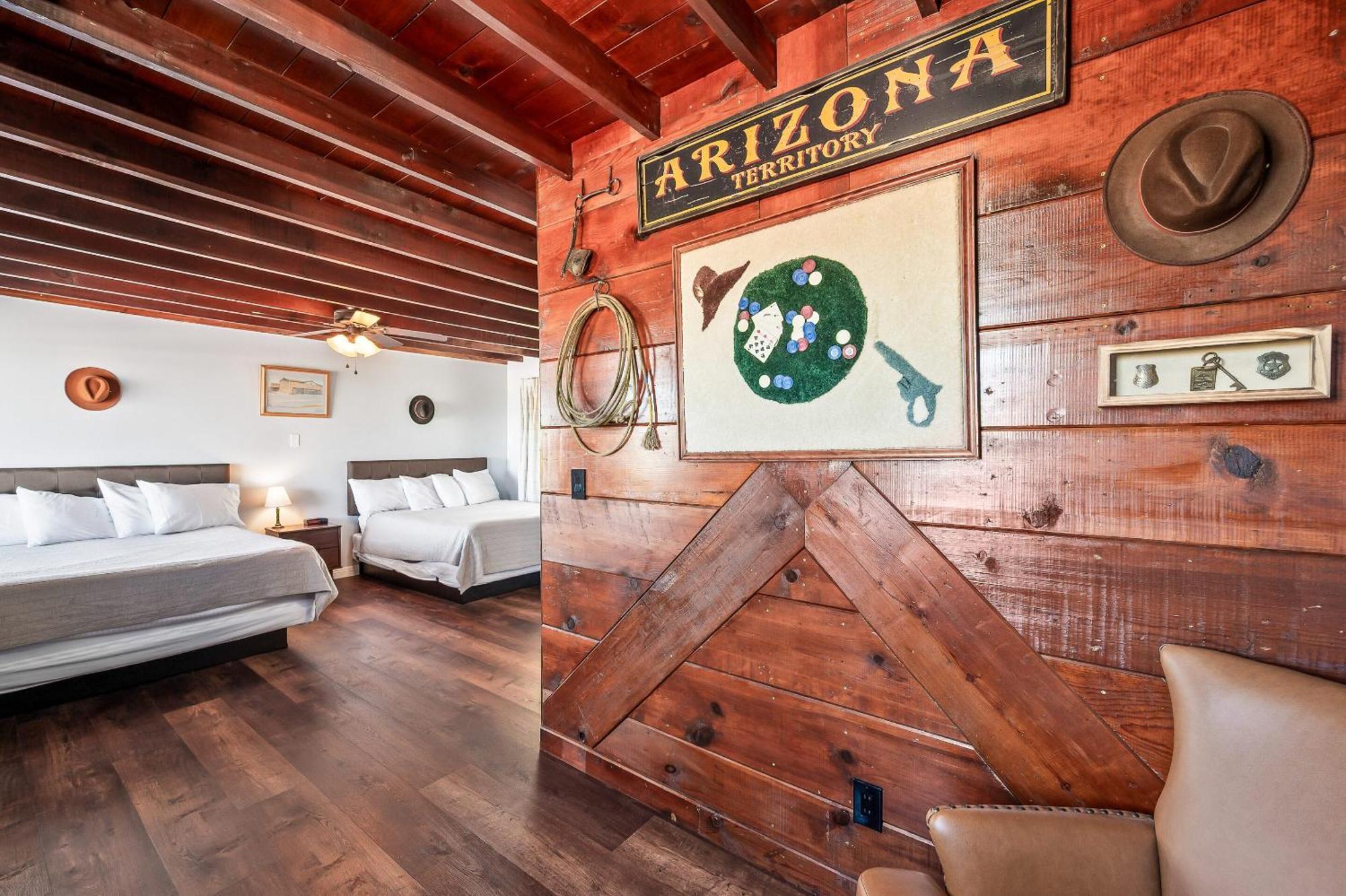 Sagebrush Inn Tombstone Habitación foto A guest room at the hotel