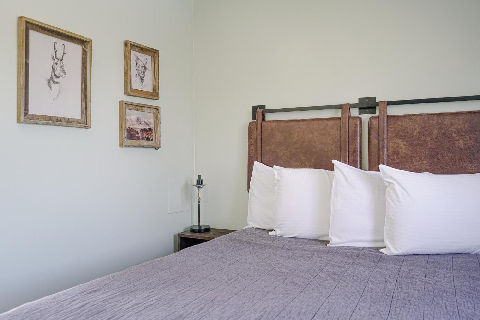 Sagebrush Inn Tombstone Habitación foto A bedroom at the hotel