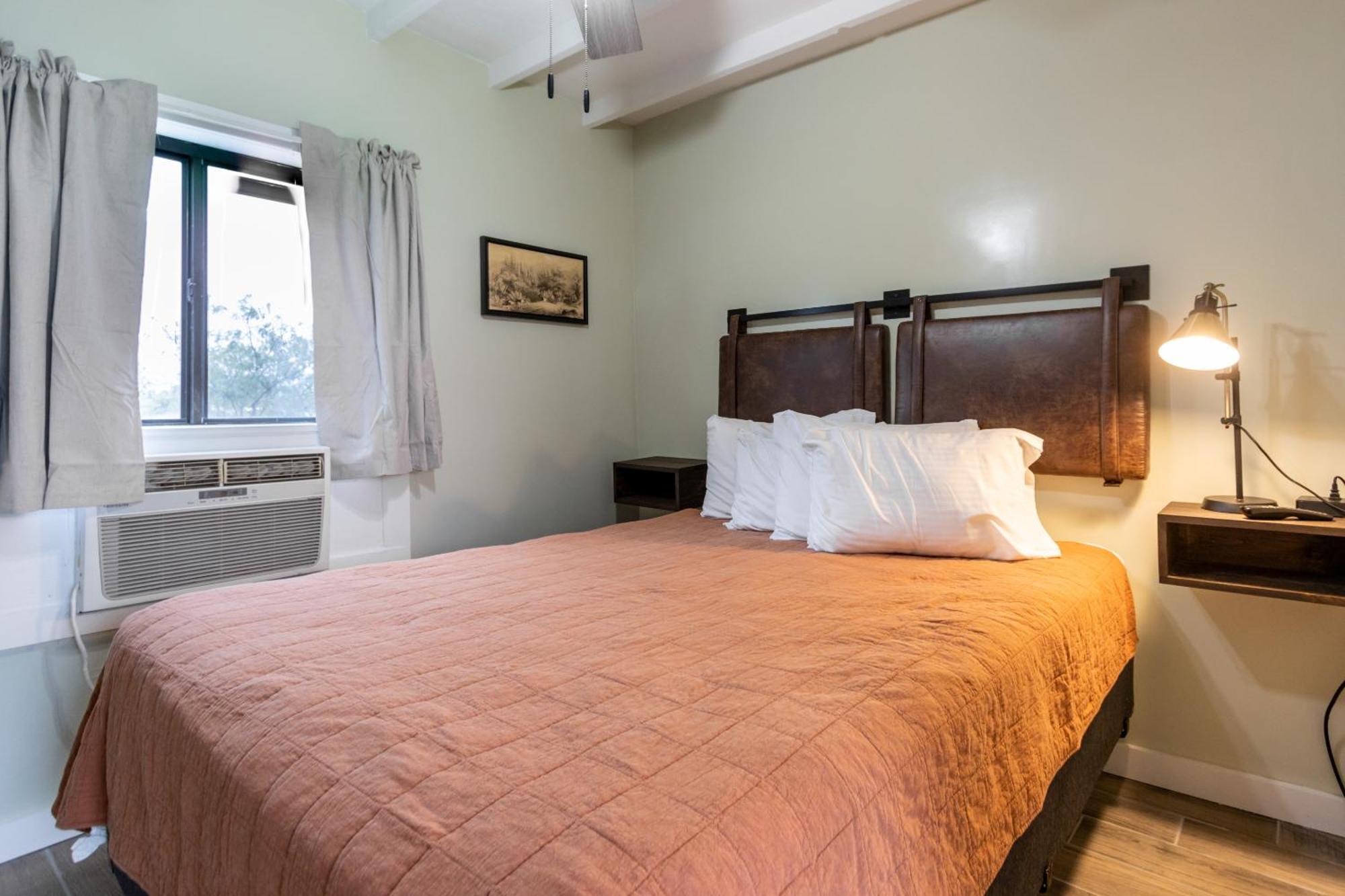 Sagebrush Inn Tombstone Habitación foto A room at the hotel